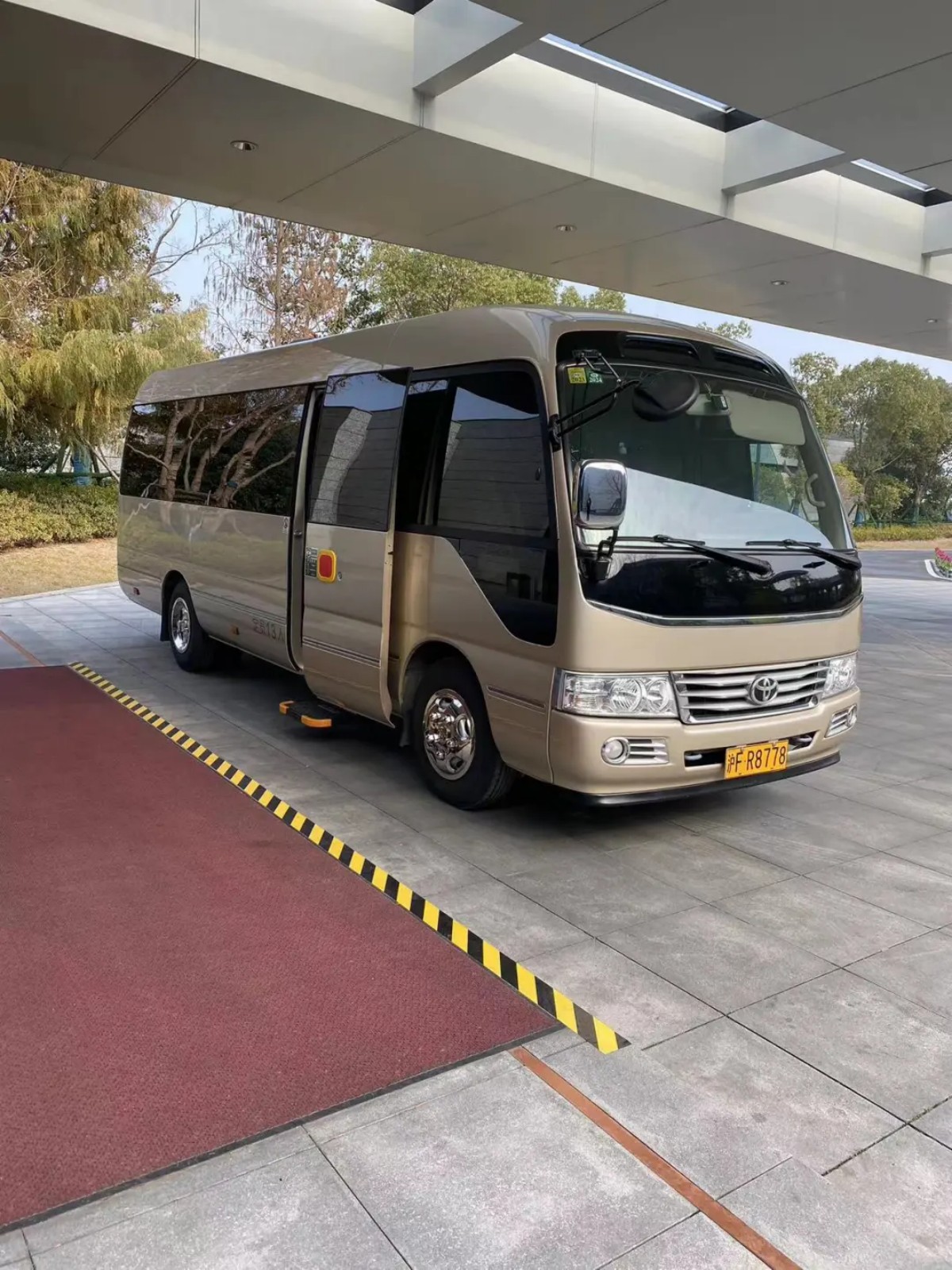 从燃油车到电动车：汽车租赁行业的能源转型与技术适配知识入门