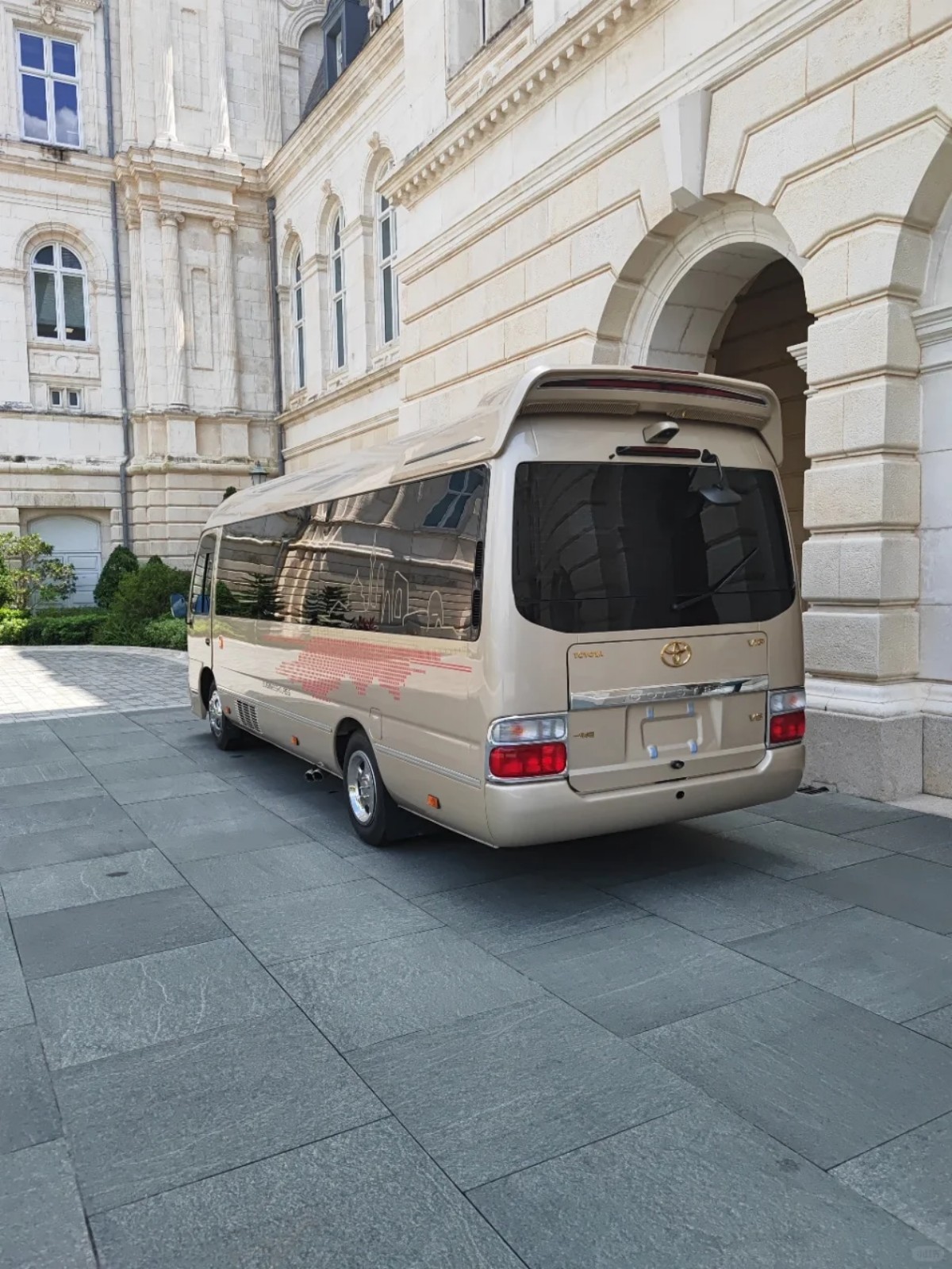 如何科学评估与选择？一份关于商务车租赁车型配置、车况检查与合同条款的避坑指南